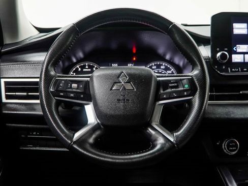 Used 2024 Mitsubishi Outlander SE image 16