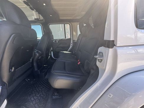 Used 2024 Jeep Wrangler Sahara image 8