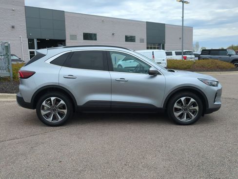 Used 2023 Ford Escape Platinum w/ Premium Technology Package AWD/4WD image 9
