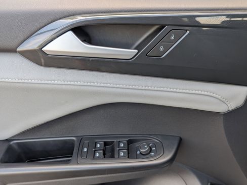 Used 2022 Volkswagen Taos SEL w/ Panoramic Sunroof Package FWD image 16