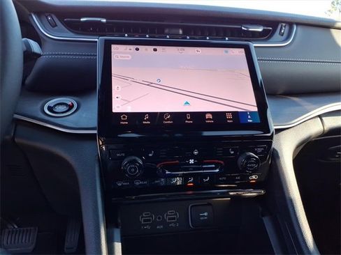 New 2025 Jeep Grand Cherokee Limited image 15