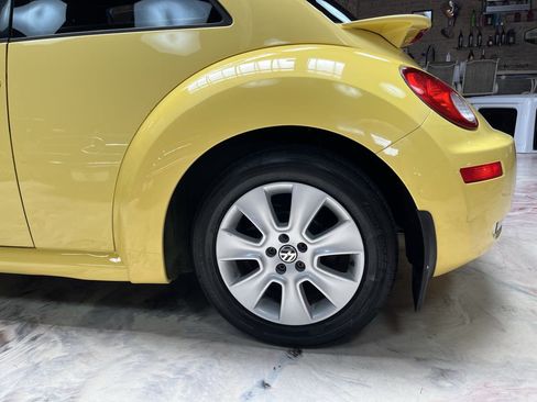 Used 2009 Volkswagen Beetle S FWD image 28