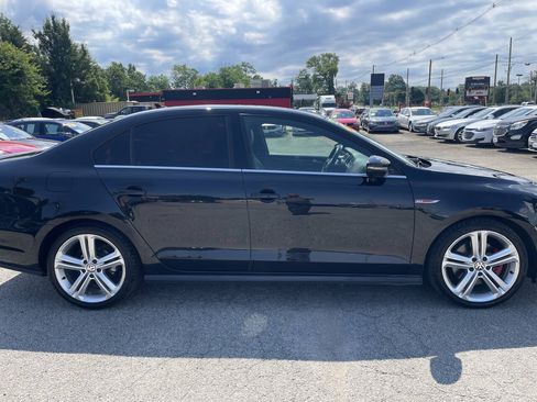 Used 2017 Volkswagen Jetta GLI FWD image 4
