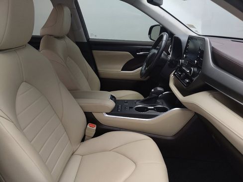 Used 2022 Toyota Highlander XLE image 21