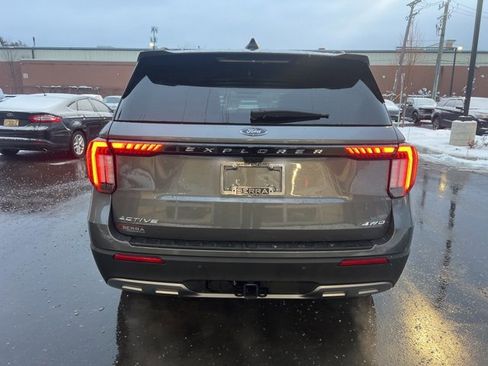 Used 2025 Ford Explorer Active w/ Active Comfort Package image 6