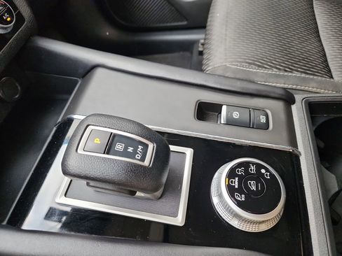 Used 2022 Mitsubishi Outlander ES image 29