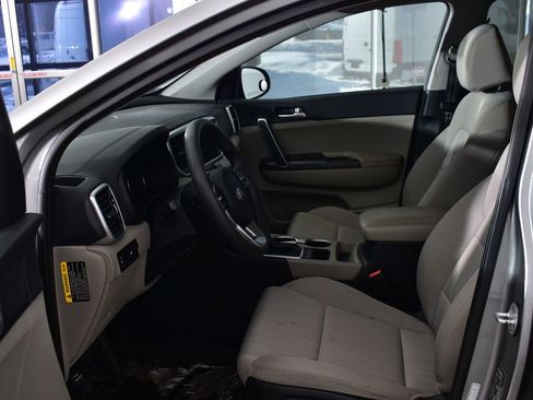 Used 2021 Kia Sportage LX image 8