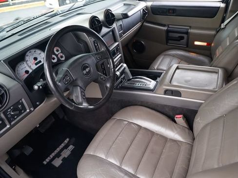 Used 2004 HUMMER H2 w/ Preferred Equipment Group AWD/4WD image 6