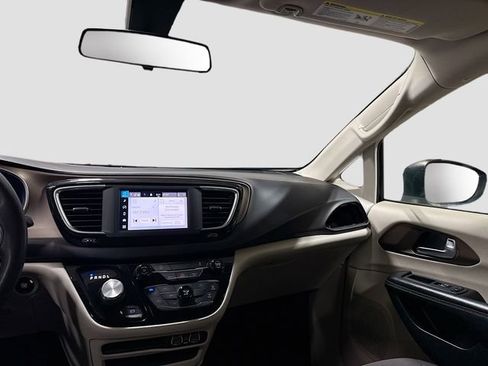 Used 2022 Chrysler Voyager LX FWD image 23