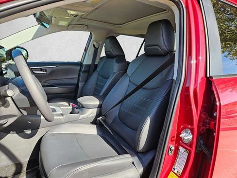 Used 2025 Toyota RAV4 XLE Premium image 19