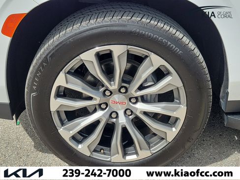 Used 2021 GMC Yukon XL Denali w/ Advanced Technology Package image 7