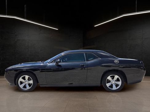 Used 2015 Dodge Challenger SXT RWD image 4