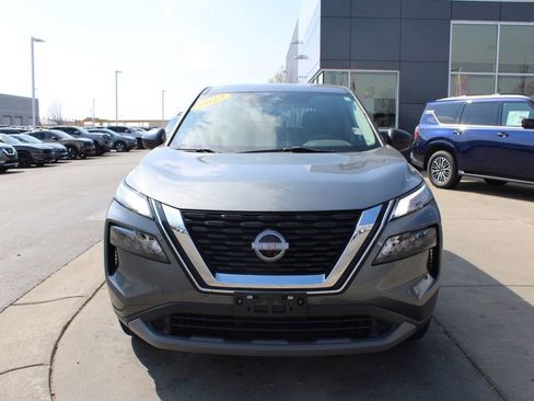 Used 2023 Nissan Rogue S image 2