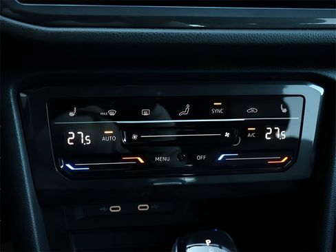 Used 2024 Volkswagen Tiguan SE image 24