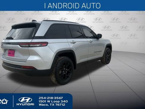 Used 2024 Jeep Grand Cherokee Altitude image 9
