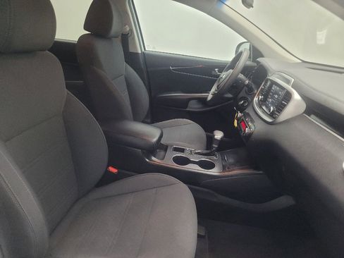 Used 2019 Kia Sorento FWD V6 image 21