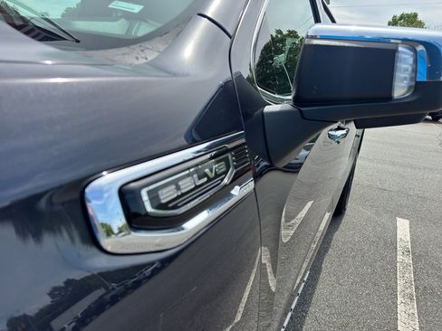 Used 2025 GMC Sierra 1500 SLT image 11