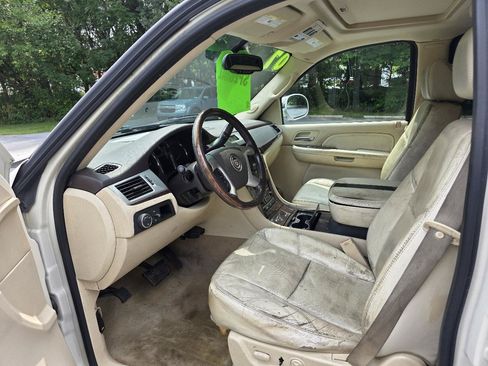 Used 2007 Cadillac Escalade ESV AWD w/ Information Package image 10