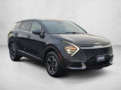 Used 2024 Kia Sportage LX image 3