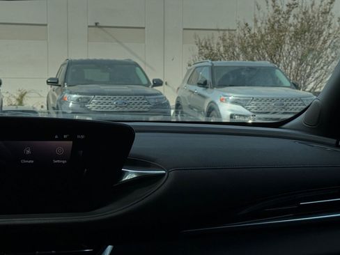 Used 2025 Buick Envista Sport Touring image 35