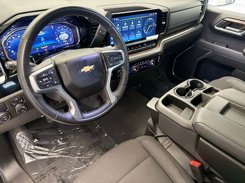 Used 2025 Chevrolet Silverado 1500 LT RWD image 7