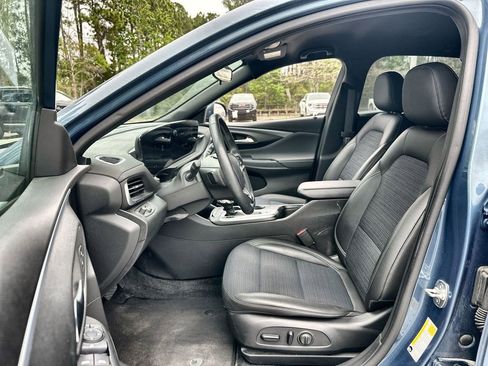 Used 2024 Buick Envista Preferred w/ Convenience I Package image 2