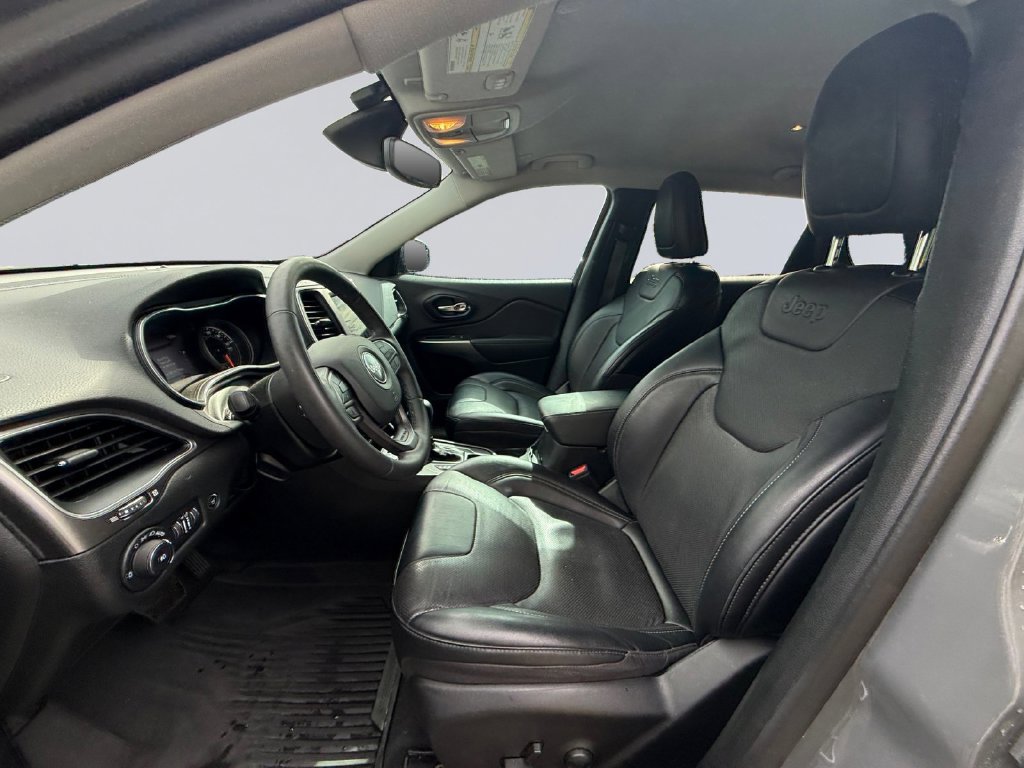Used 2022 Jeep Cherokee Latitude Lux w/ Mopar Interior Package AWD/4WD image 11