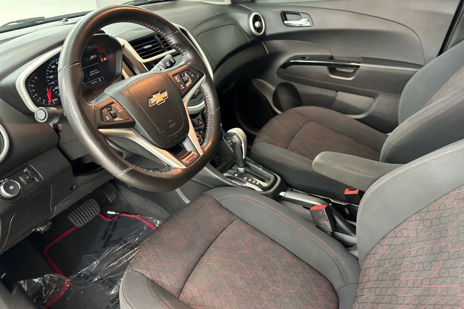 Used 2017 Chevrolet Sonic LT w/ Convenience Package FWD image 4