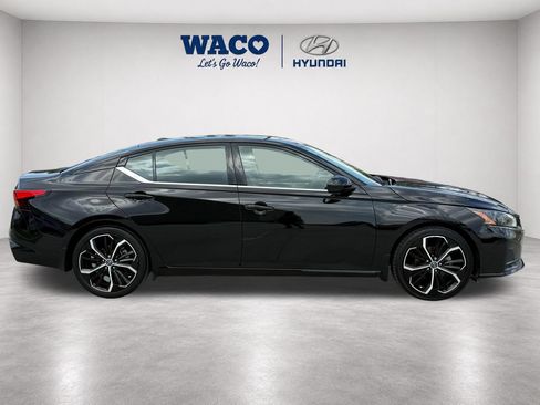Used 2024 Nissan Altima 2.5 SR w/ SR Premium Package FWD image 11