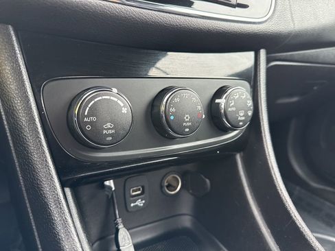 Used 2011 Chrysler 200 S image 13