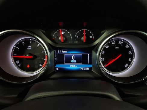 Used 2018 Buick Regal Essence FWD image 18