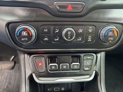 Used 2020 GMC Terrain SLT image 23