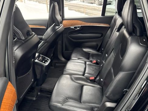 Used 2022 Volvo XC90 T6 Momentum w/ Climate Package image 16