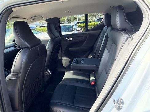 Used 2023 Volvo XC40 B4 Core w/ Convenience Package FWD image 13