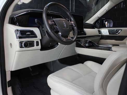 Used 2021 Lincoln Navigator Reserve w/ Luxury Package image 29