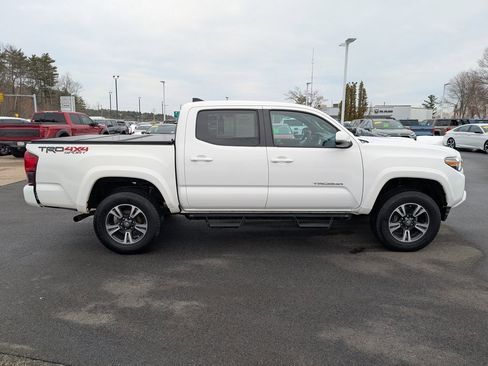 Used 2019 Toyota Tacoma TRD Sport image 6