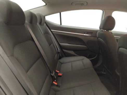 Used 2019 Hyundai Elantra SE w/ Winter Weather Package image 19