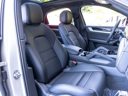 New 2026 Porsche Cayenne Coupe AWD/4WD image 59
