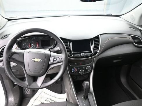 Used 2018 Chevrolet Trax LS FWD image 20