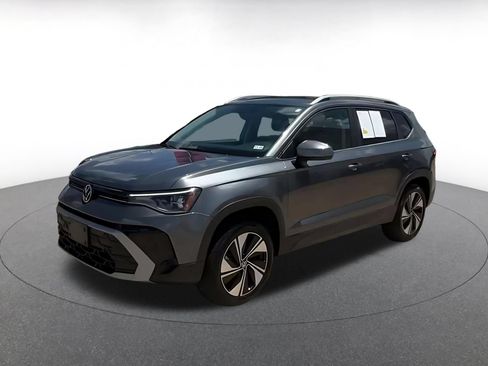 Used 2026 Volkswagen Taos SE AWD/4WD image 8