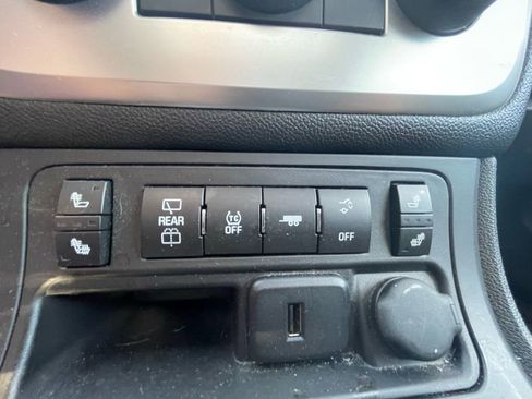 Used 2016 GMC Acadia SLE image 19