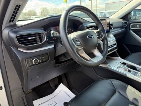 Used 2023 Ford Explorer XLT w/ Equipment Group 202A AWD/4WD image 21