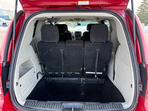 Used 2012 Dodge Grand Caravan SXT image 14