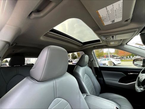 Used 2023 Toyota Highlander XLE image 23