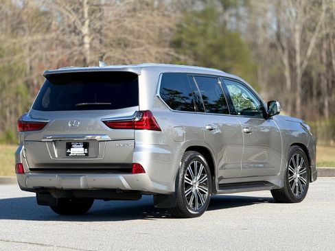 Used 2018 Lexus LX 570 4WD w/ Luxury Package image 10