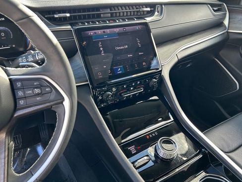 Used 2023 Jeep Grand Cherokee L Limited w/ Luxury Tech Group II image 20