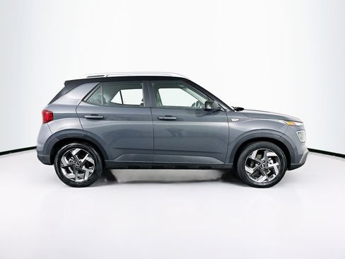 Used 2025 Hyundai Venue Limited image 10