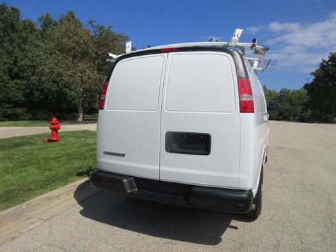 Used 2019 Chevrolet Express 2500 w/ Driver Convenience Package RWD image 21