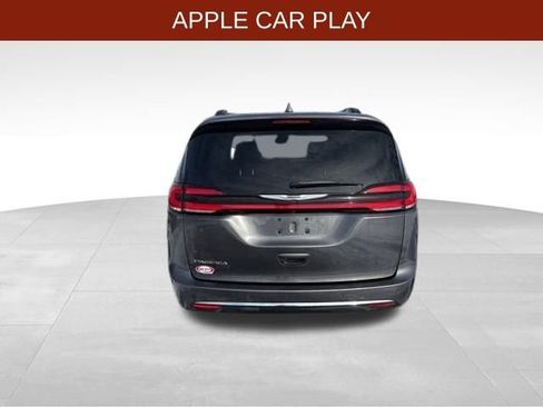 Used 2022 Chrysler Pacifica Touring image 6