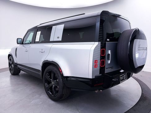 Used 2023 Land Rover Defender 130 X-Dynamic SE AWD/4WD image 16